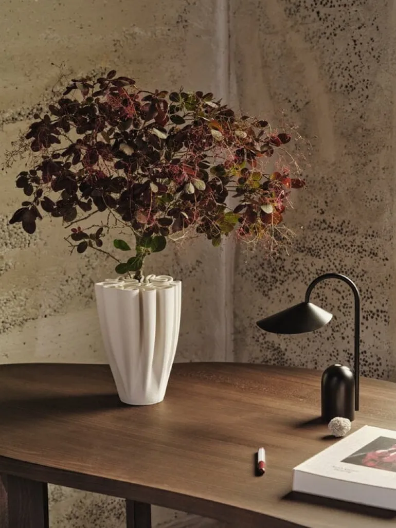 ferm LIVING Tarn skrivbord, mörk betsad bok