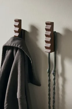 ferm LIVING Unda krokar, set på 2, mörkbrun