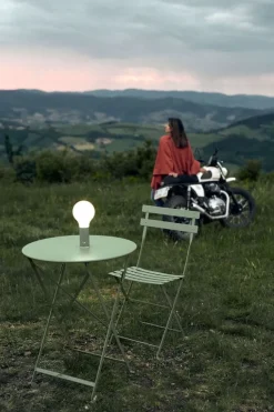 Fermob Aplô bärbar lampa H24, acapulco blå