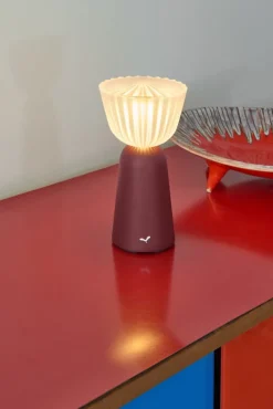 Fermob Swiing bärbar bordslampa, 20 cm, svart körsbär