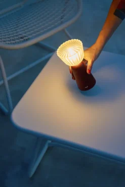 Fermob Swiing bärbar bordslampa, 20 cm, svart körsbär