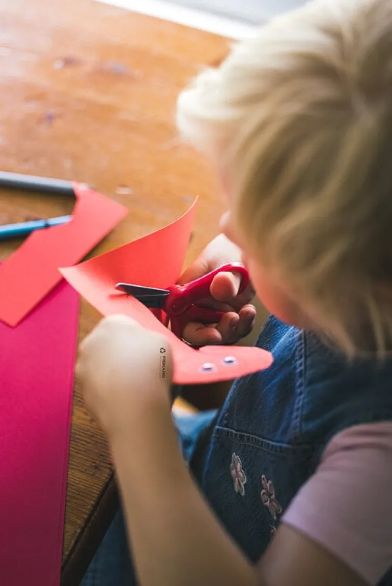 Fiskars Barnsax 13 cm, röd