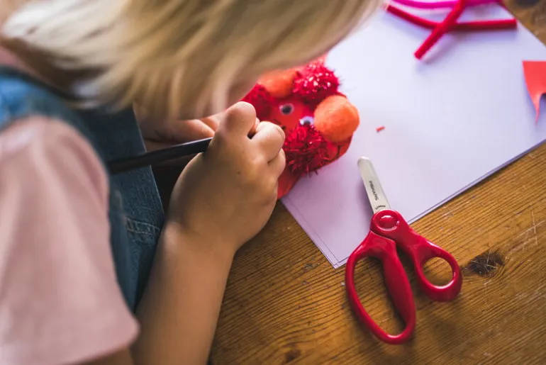 Fiskars Barnsax 13 cm, röd