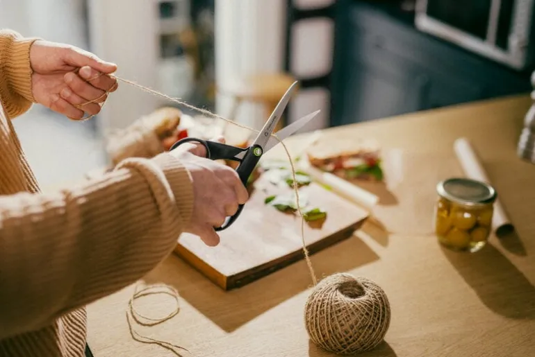 Fiskars Functional Form, ReNew universalsax, 21 cm, svart