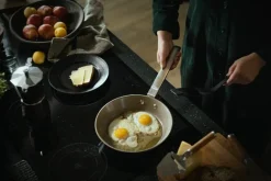 Fiskars Norden stekpanna i stål, 24 cm