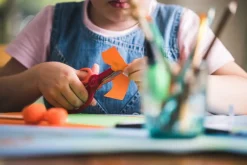 Fiskars Träningssax, röd