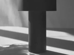 Flos Bellhop bordslampa, mattsvart