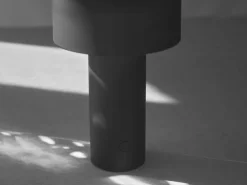 Flos Bellhop bordslampa, mattsvart