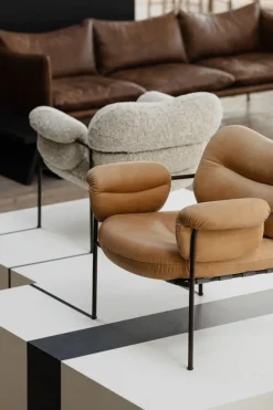 Fogia Bollo loungefåtölj, Mohawi fårskinn - svart