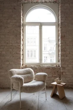 Fogia Bollo loungefåtölj, Mohawi fårskinn - svart