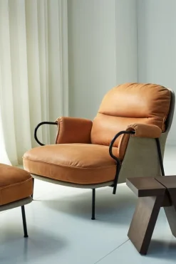 Fogia Lyra fåtölj, svart stål - konjaksfärgat läder