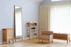 Form & Refine A Line skohylla, ek