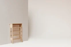 Form & Refine A Line skohylla, vit ek