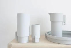 Form & Refine Alcoa bricka, ljusgrå