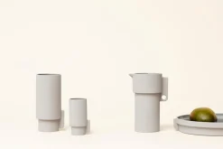 Form & Refine Alcoa bricka, ljusgrå