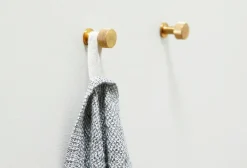 Form & Refine Angle väggkrok, liten, mässing