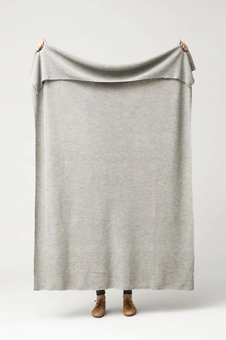 Form & Refine Aymara pläd, 190 x 130 cm, ljusgrå