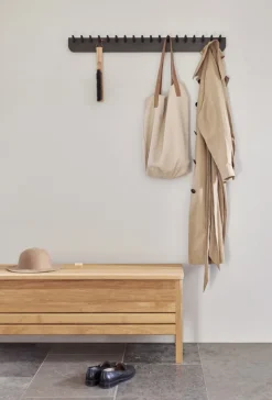 Form & Refine Echo klädhängare 88 cm, svart ek