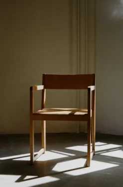 Frama Armrest Chair 01, varmbrun björk