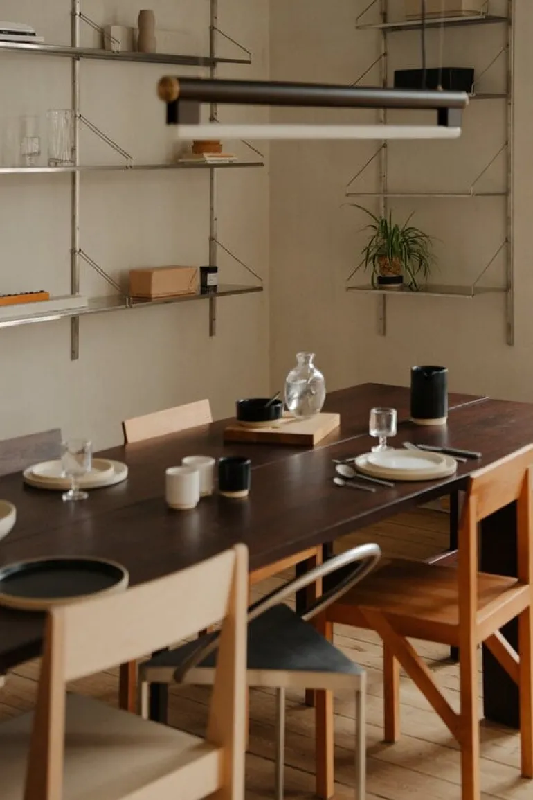 Frama Chair 01, varmbrun björk