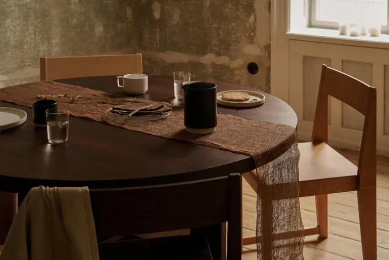 Frama Chair 01, varmbrun björk