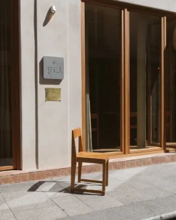 Frama Chair 01, varmbrun björk