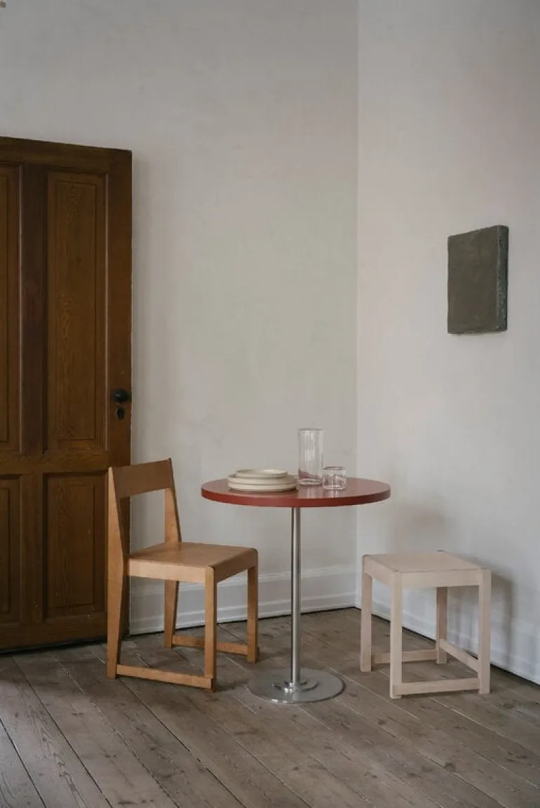 Frama Chair 01, varmbrun björk