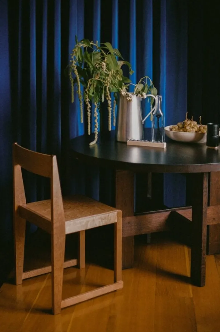 Frama Chair 01, varmbrun björk