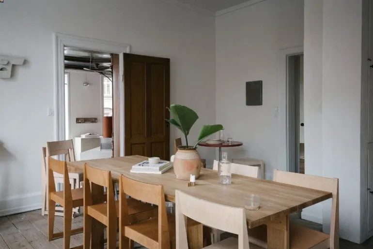 Frama Chair 01, varmbrun björk