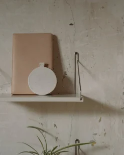 Frama D27 hylla, 60 cm, varmvitt stål