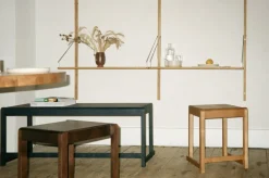 Frama Låg pall 01, varmt brun trä