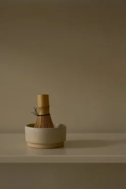 Frama Shelf Library H1852 vägghylla med skrivbord, varmvit