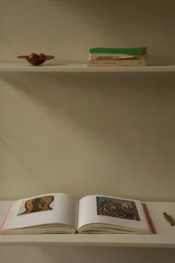 Frama Shelf Library H1852 vägghylla med skrivbord, varmvit