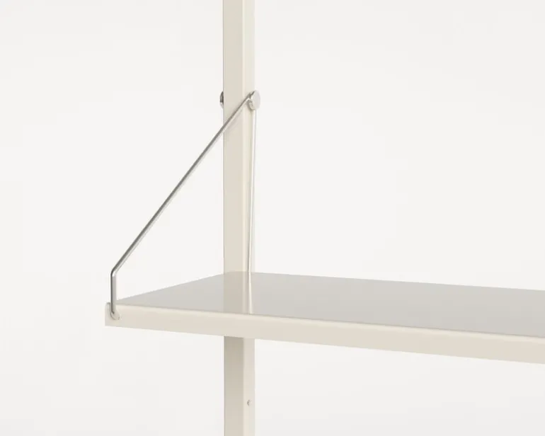 Frama Shelf Library H1852 vägghylla med skrivbord, varmvit