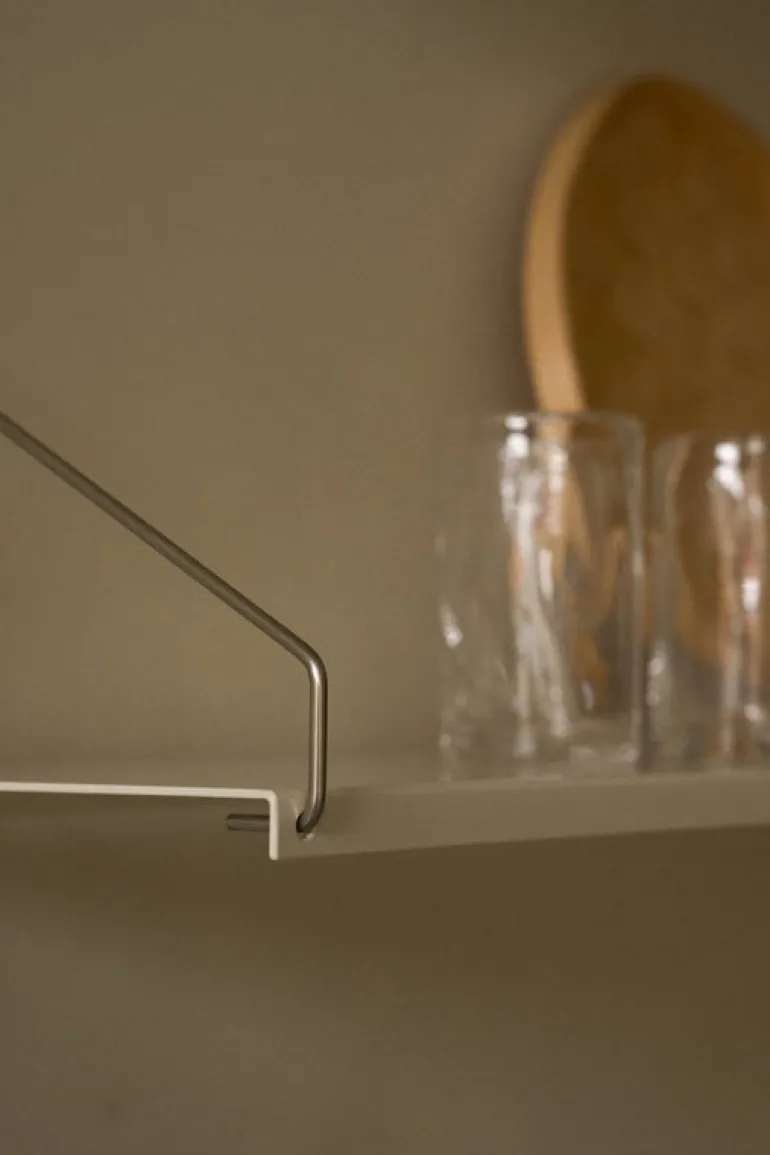 Frama Shelf Library H1852 vägghylla med skrivbord, varmvit