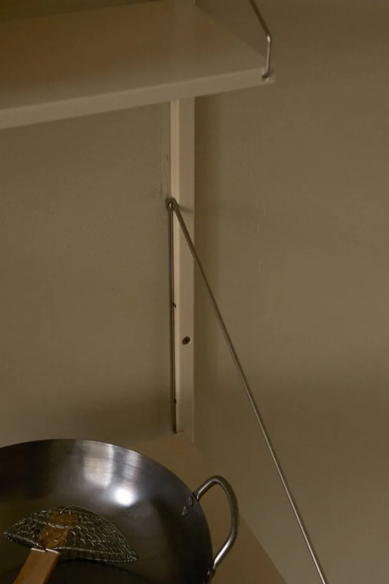 Frama Shelf Library H1852 vägghylla med skrivbord, varmvit