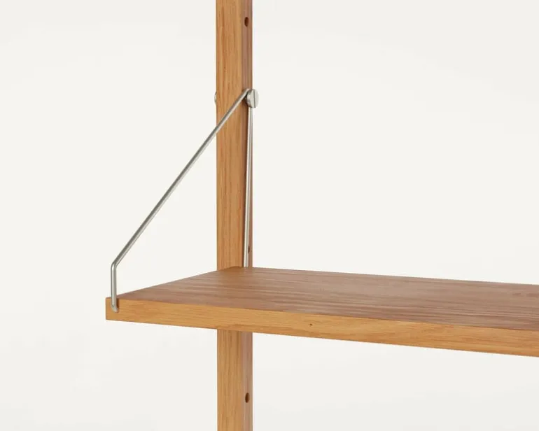 Frama Shelf Library H1148 vägghylla med skrivbord, oljad ek