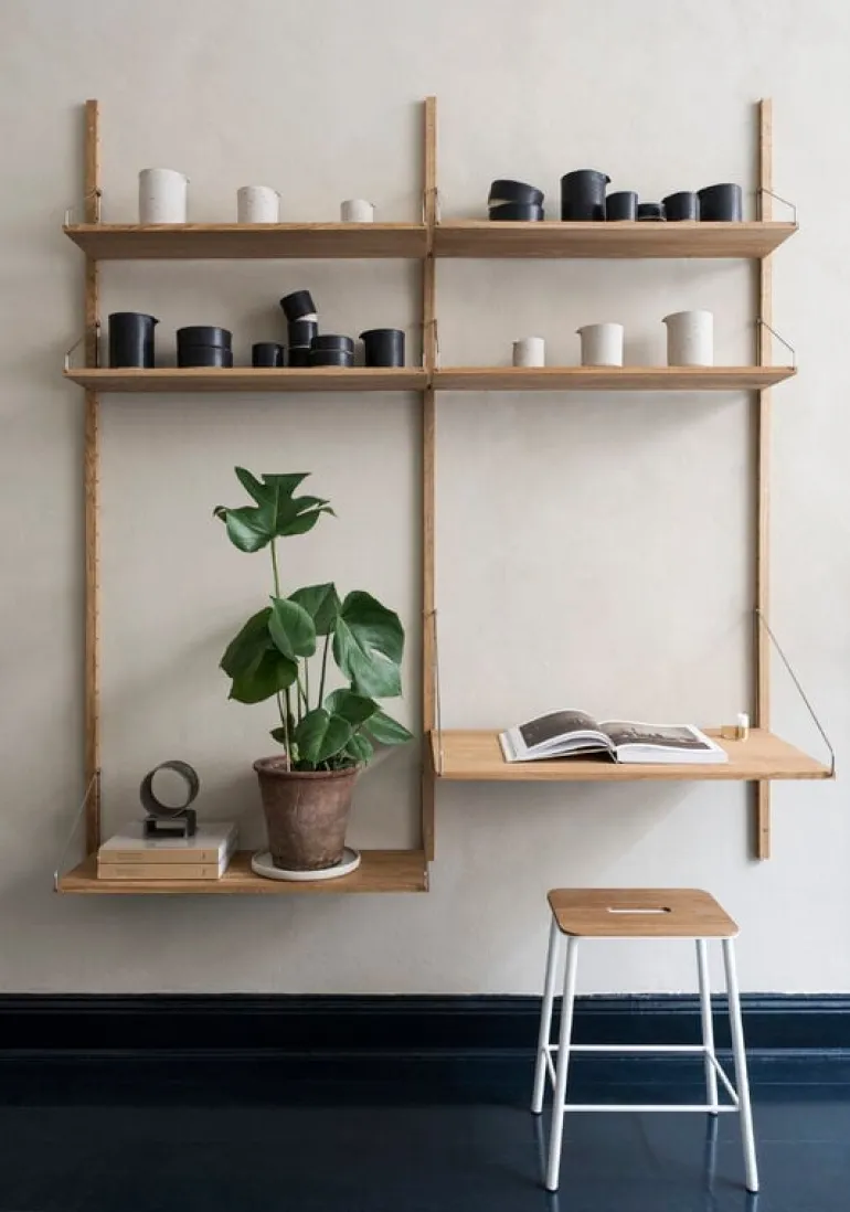 Frama Shelf Library H1148 vägghylla med skrivbord, oljad ek