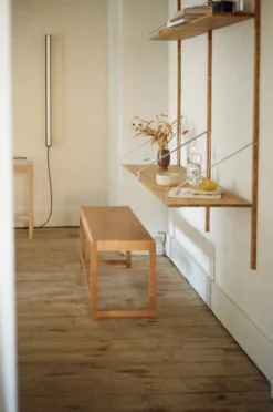 Frama Shelf Library H1852 vägghylla med skrivbord, oljad ek