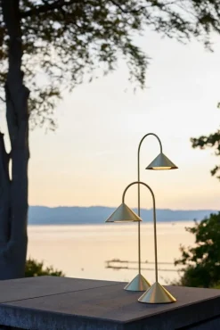 Frandsen Grasp, portabel bordslampa, 47 cm, mässing