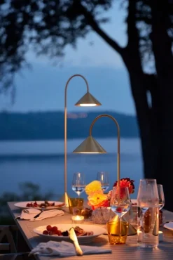 Frandsen Grasp, portabel bordslampa, 47 cm, mässing