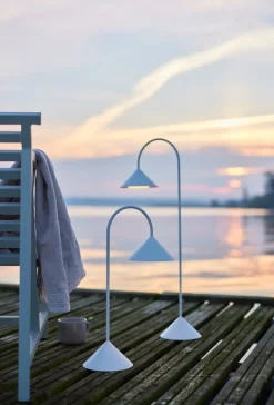 Frandsen Grasp, portabel bordslampa, 72 cm, matt vit