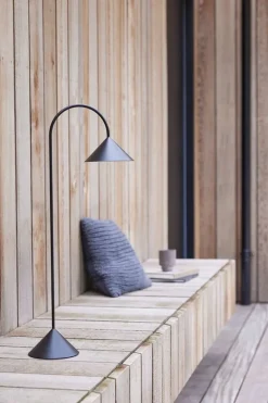 Frandsen Grasp, portabel bordslampa, 72 cm, mattsvart