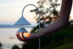 Frandsen Grasp, portabel bordslampa, 47 cm, matt vit