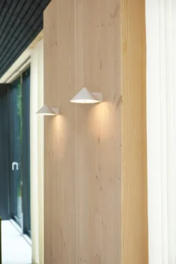 Frandsen Grasp, uppladdningsbar vägglampa, matt vit