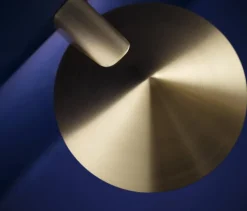 Frandsen Grasp. uppladdningsbar vägglampa, mässing