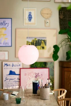 Frandsen Koi pendellampa, 32 cm, rosa opal - mässing