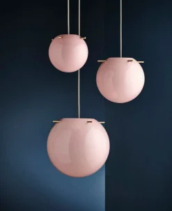 Frandsen Koi pendellampa, 32 cm, rosa opal - mässing