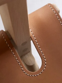 Fredericia Spanish Chair, konjaksfärgat läder - såpad ek