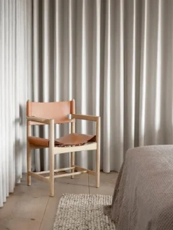 Fredericia The Spanish Dining Chair med armstöd, cognac läder - oljad ek